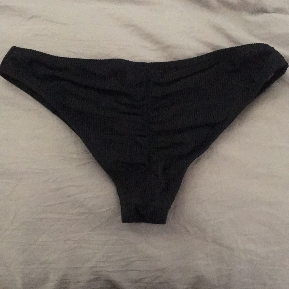 Scrunch bottom swim suit large